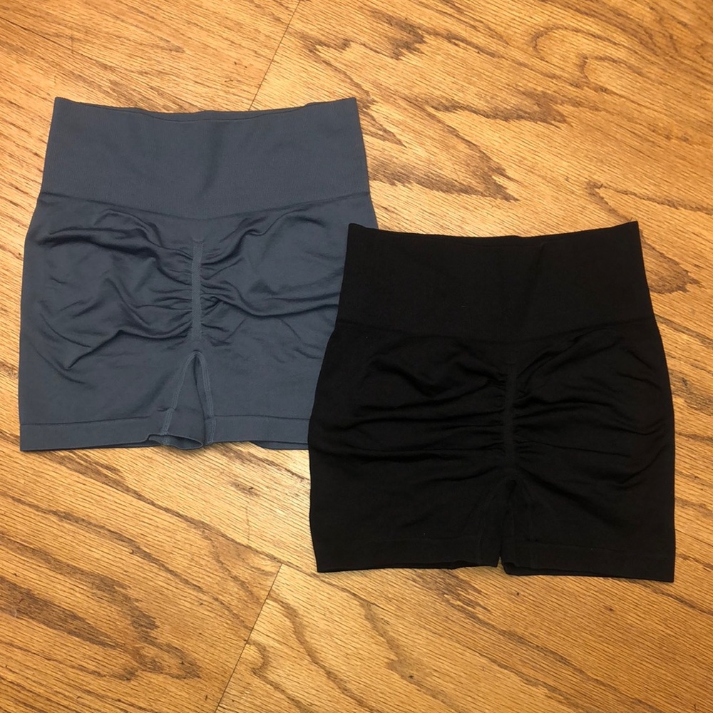 womans scrunched gym shorts